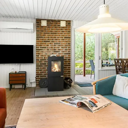 4 Bedroom In 펜션 Glesborg